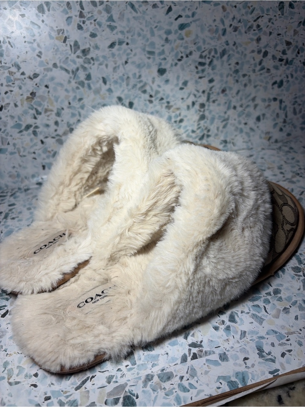 Coach Signature Faux Fur Scuff Slippers Khaki Chalk US 9B Women - Picture 3 of 7
